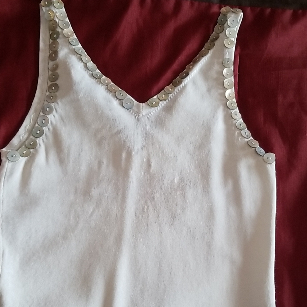 Shell Buttons, Embellished Top - Picture 3 of 5